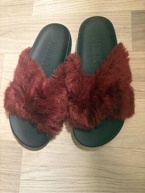 PINK Victoria's Secret Faux Fur Slide Sandals in Burgundy
